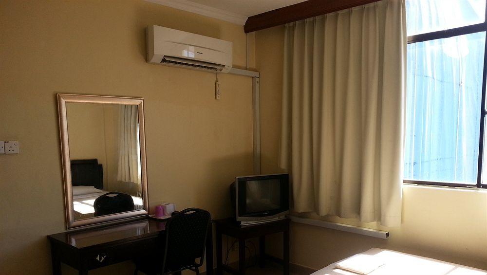 Hotel Iskandar Kota Kinabalu Extérieur photo