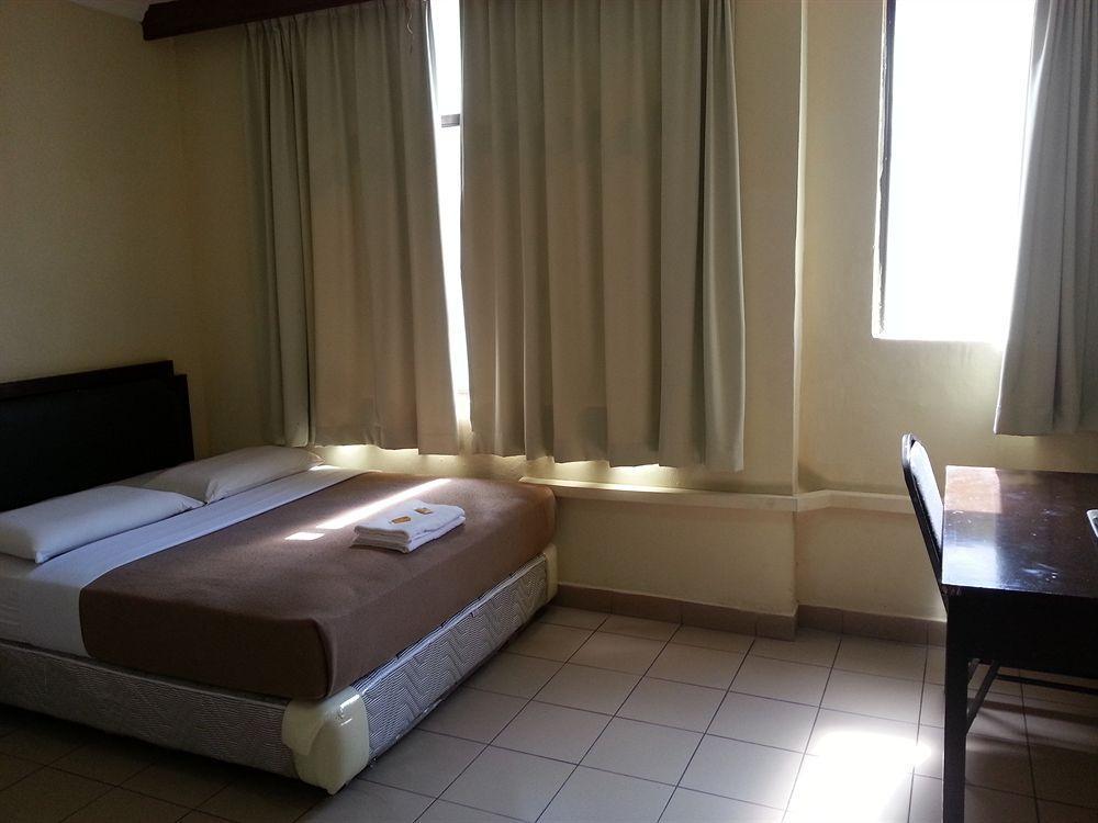 Hotel Iskandar Kota Kinabalu Extérieur photo