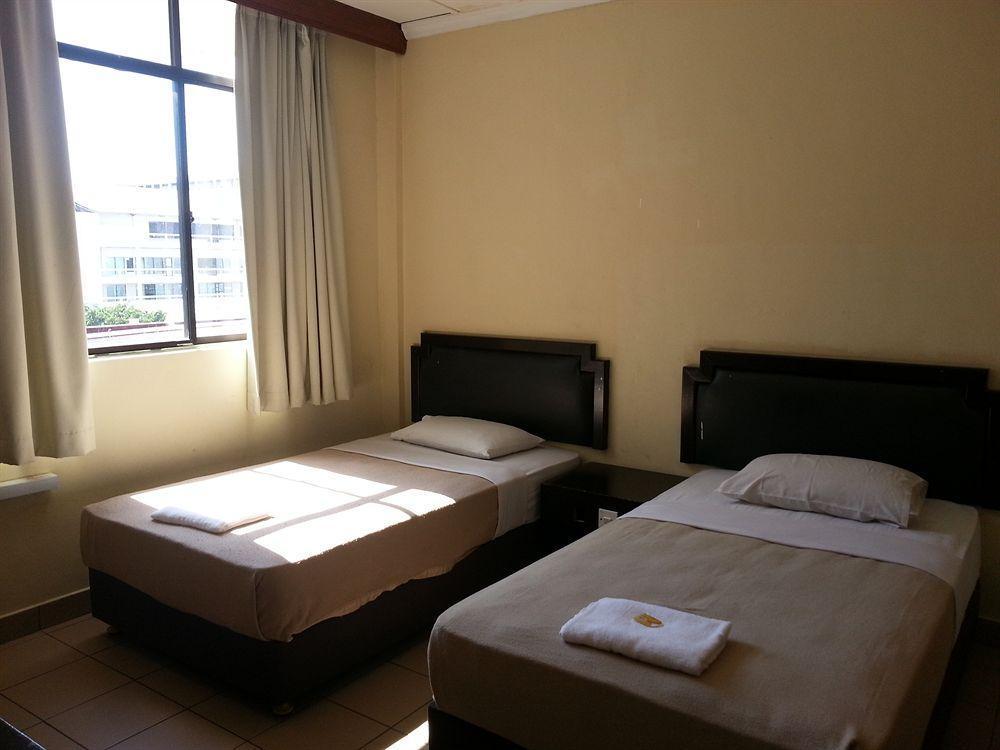 Hotel Iskandar Kota Kinabalu Extérieur photo