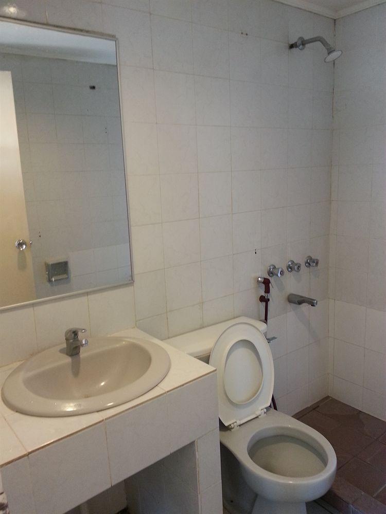 Hotel Iskandar Kota Kinabalu Extérieur photo