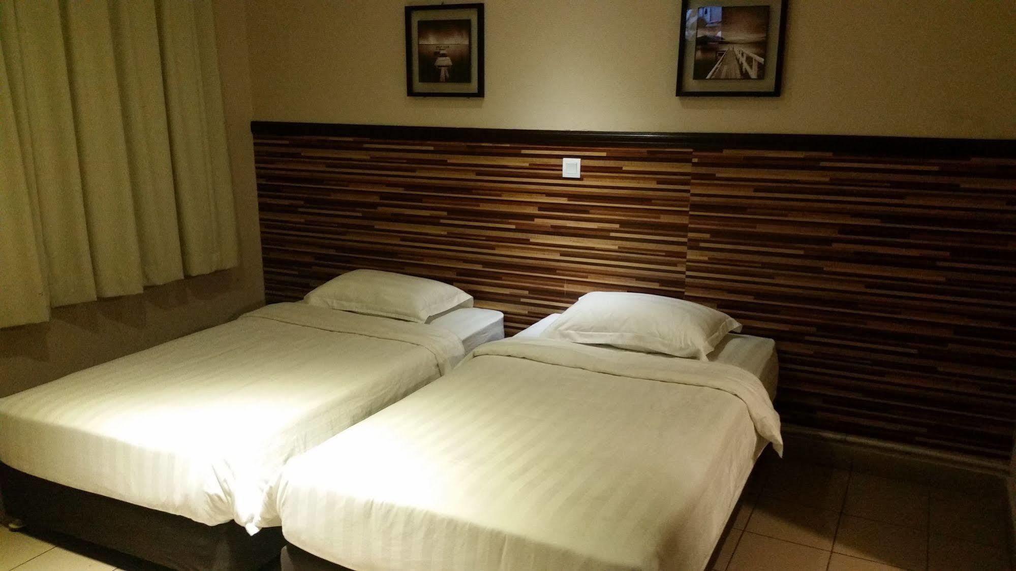 Hotel Iskandar Kota Kinabalu Extérieur photo