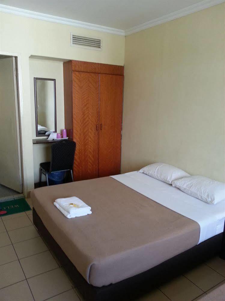 Hotel Iskandar Kota Kinabalu Extérieur photo